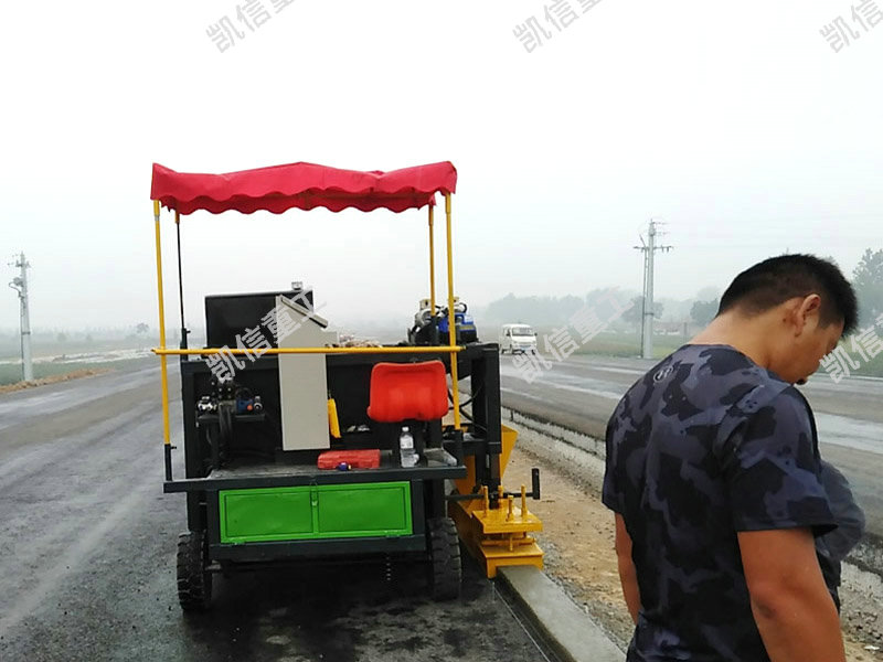 路緣石滑膜機
